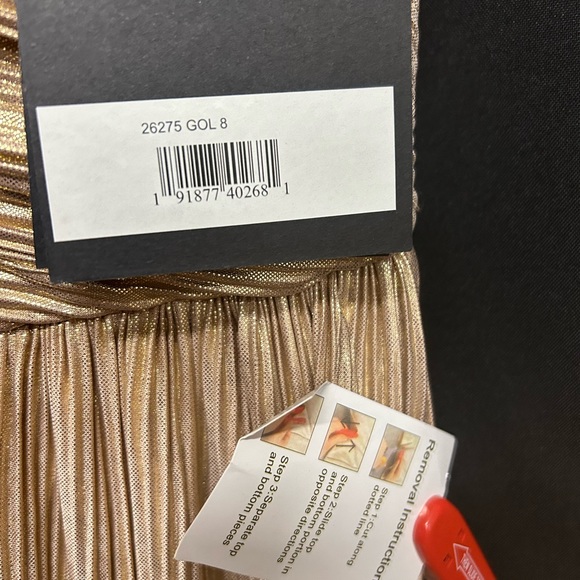 Mac Duggal Size 8 Style #26275 METALLIC RUCHED A LINE GOWN - Picture 6 of 7